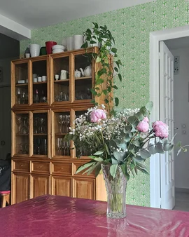 Modern and Cozy Living Room with Fractal Garden Leaves Wallpaper